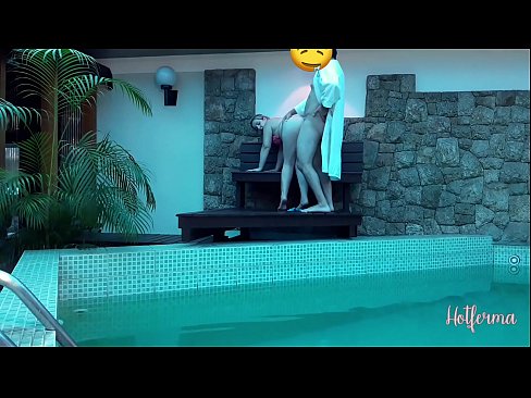 ❤️ Boss invita a cameriera à a piscina, ma ùn pudia resiste à un caldu ❤️❌ Cazzo à porn co.pinkporno.ru ❌